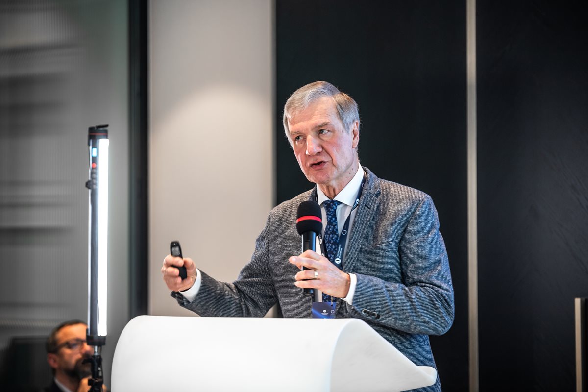 Jaroslav Doležel a Aleš Pečinka z našeho pracoviště se zúčastnili prestižní konference AV ČR zaměřené na genetické úpravy rostlin